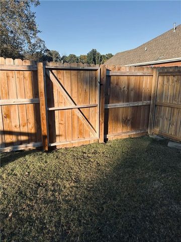 2605 6th Street, Bentonville, AR 72712