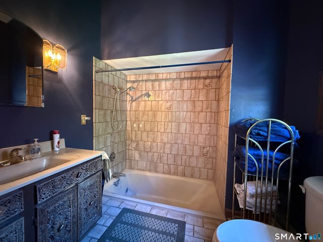 80 Ramsey Avenue, Naugatuck, CT 06770