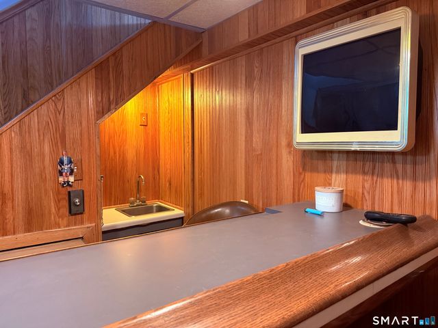 80 Ramsey Avenue, Naugatuck, CT 06770
