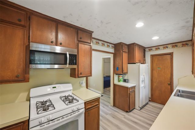 6387 Oak Knoll Road, Montgomery, TX 77316