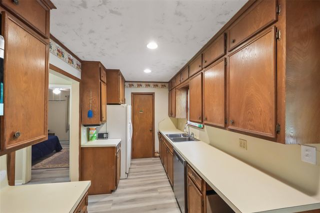 6387 Oak Knoll Road, Montgomery, TX 77316