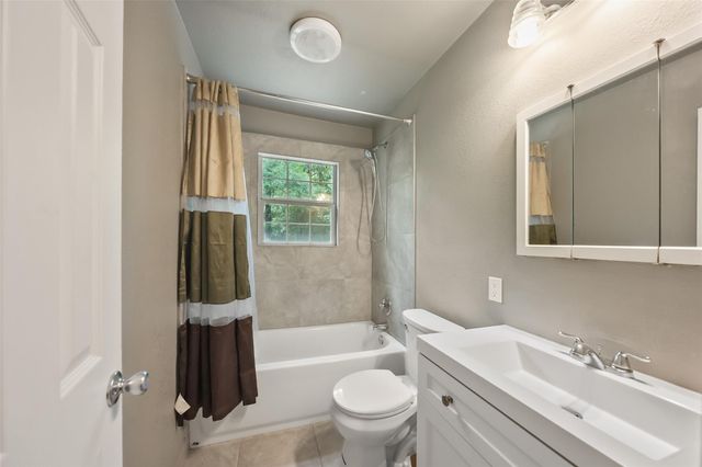 6387 Oak Knoll Road, Montgomery, TX 77316