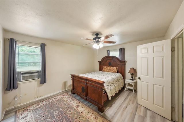 6387 Oak Knoll Road, Montgomery, TX 77316