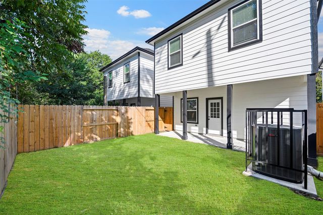 1071 Saint Clair Street, Houston, TX 77088