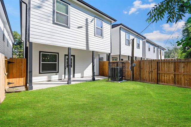 1071 Saint Clair Street, Houston, TX 77088