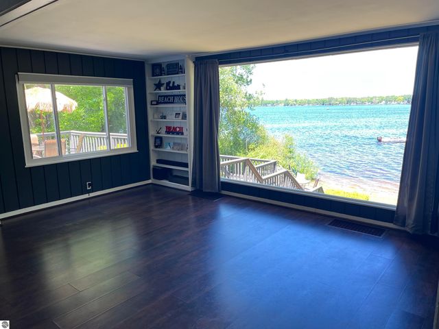 6466 Westshore Drive, Oscoda, MI 48750