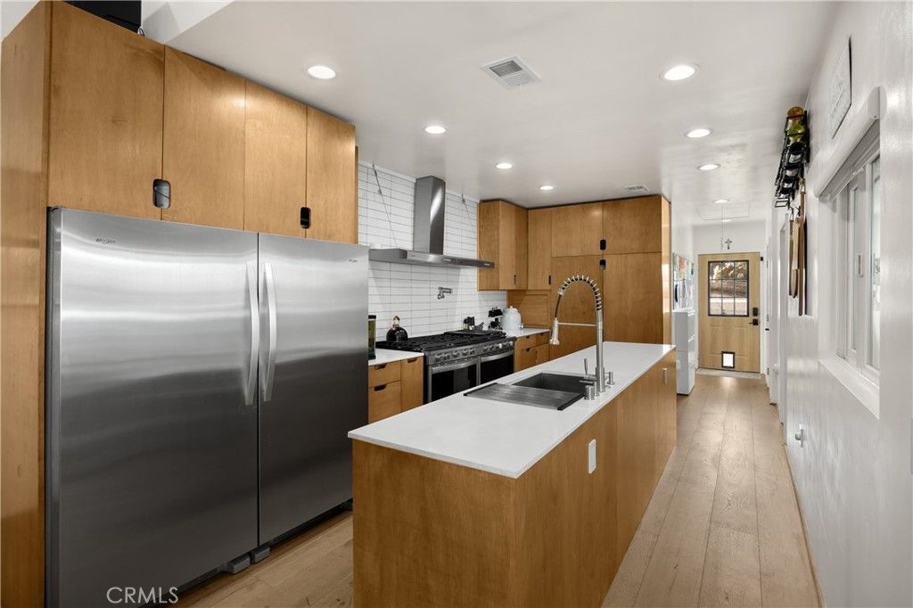 Image 12 of property listing at 506 E 11th, Upland, CA 91786