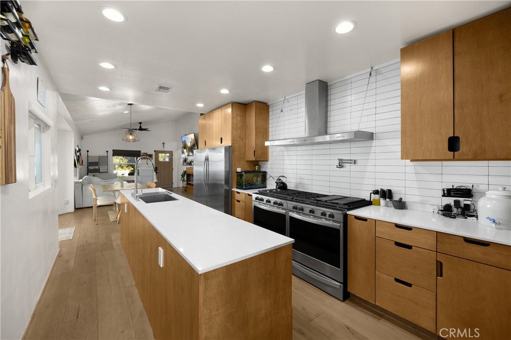 Image 14 of property listing at 506 E 11th, Upland, CA 91786