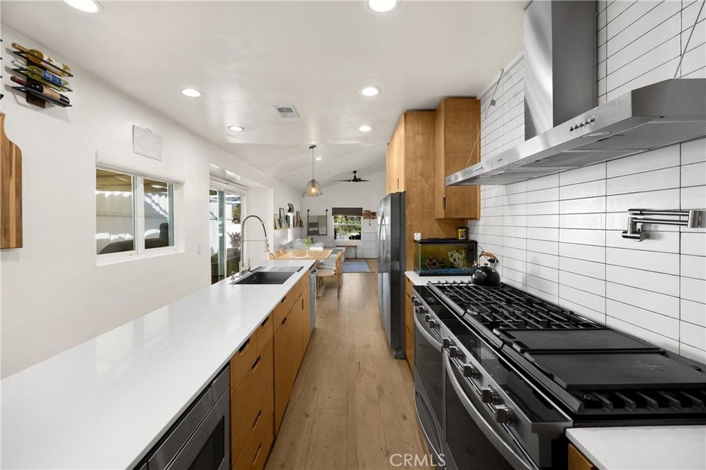 Image 15 of property listing at 506 E 11th, Upland, CA 91786