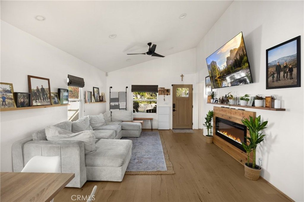 Image 9 of property listing at 506 E 11th, Upland, CA 91786