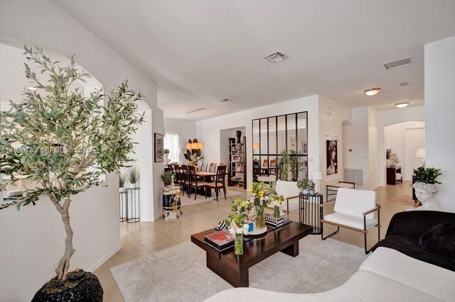 3982 W Whitewater Ave, Weston, FL 33332