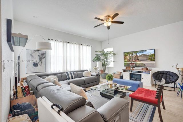 3982 W Whitewater Ave, Weston, FL 33332