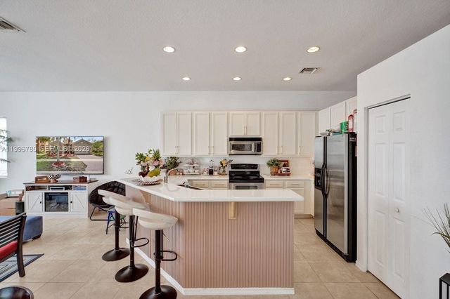 3982 W Whitewater Ave, Weston, FL 33332