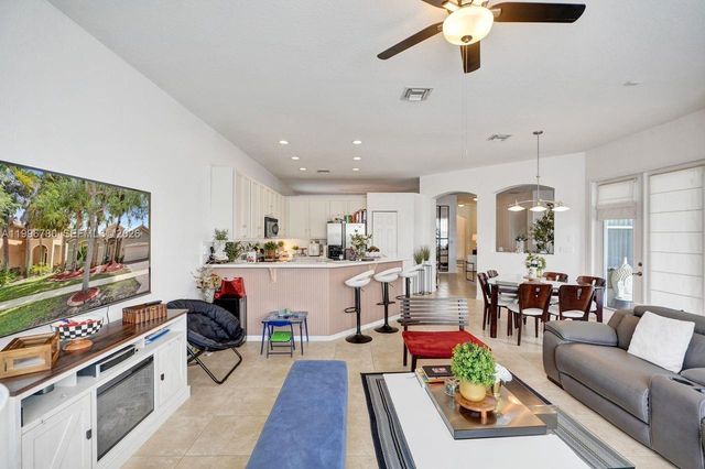 3982 W Whitewater Ave, Weston, FL 33332