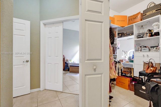 3982 W Whitewater Ave, Weston, FL 33332