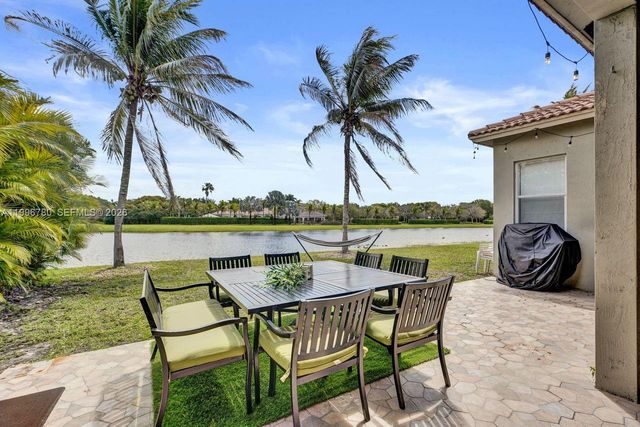 3982 W Whitewater Ave, Weston, FL 33332