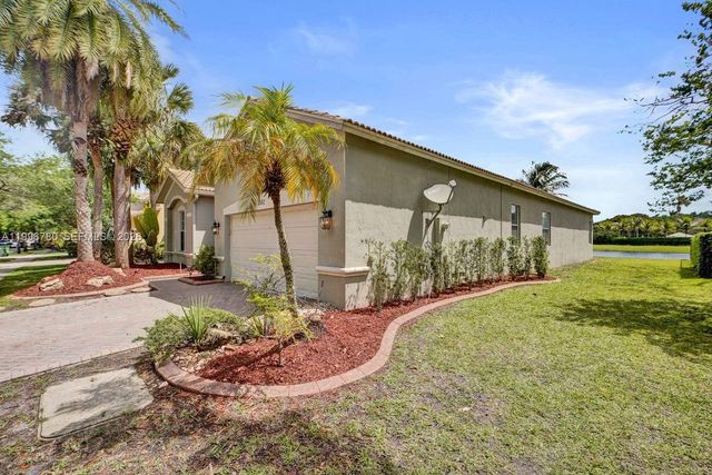 3982 W Whitewater Ave, Weston, FL 33332