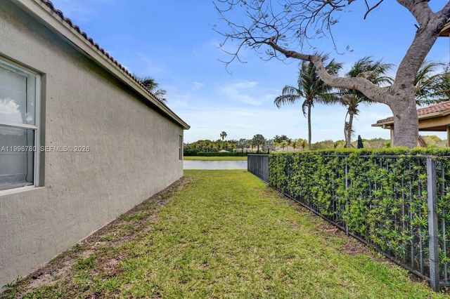 3982 W Whitewater Ave, Weston, FL 33332