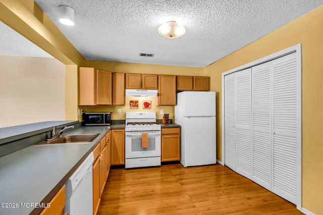 28 Madison Court, Tinton Falls, NJ 07712