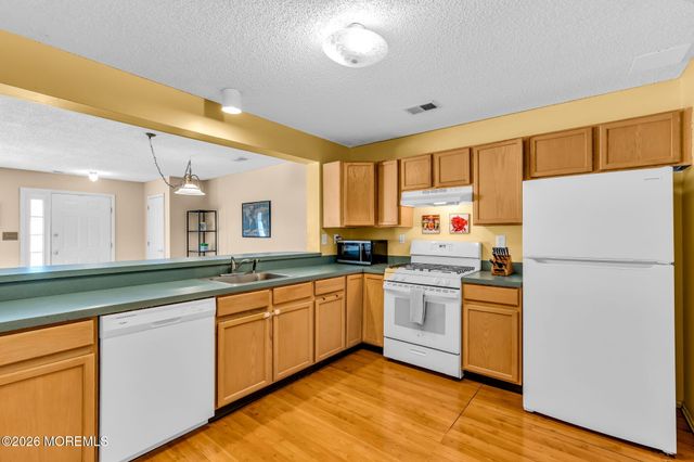 28 Madison Court, Tinton Falls, NJ 07712
