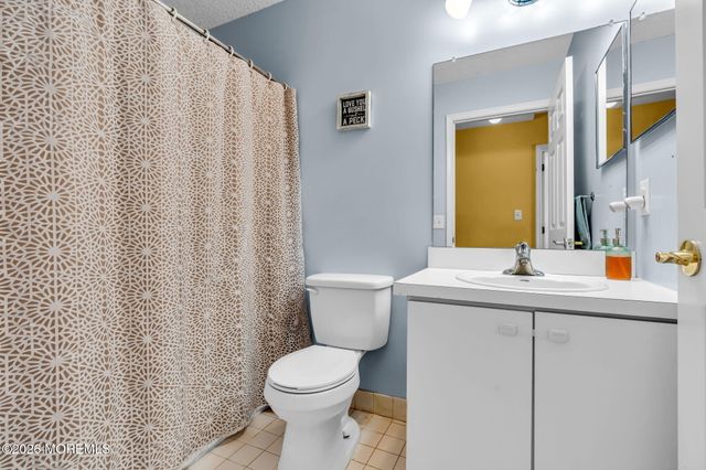 28 Madison Court, Tinton Falls, NJ 07712