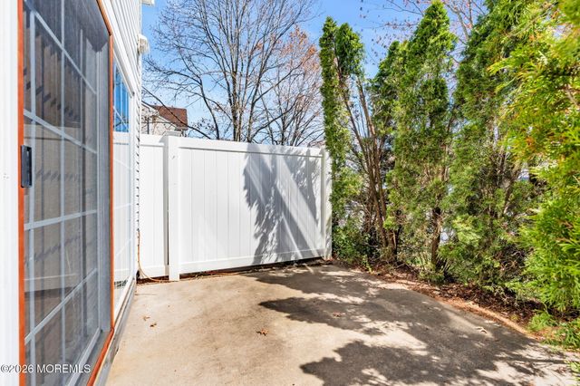 28 Madison Court, Tinton Falls, NJ 07712