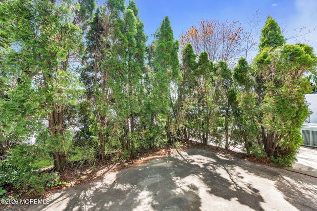 28 Madison Court, Tinton Falls, NJ 07712