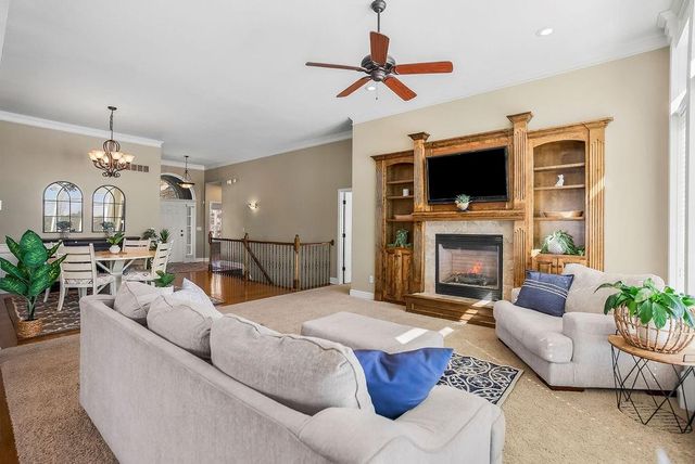 1205 Richards Circle, Raymore, MO 64083