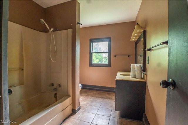 2371 Greensburg Road, North Canton, OH 44720