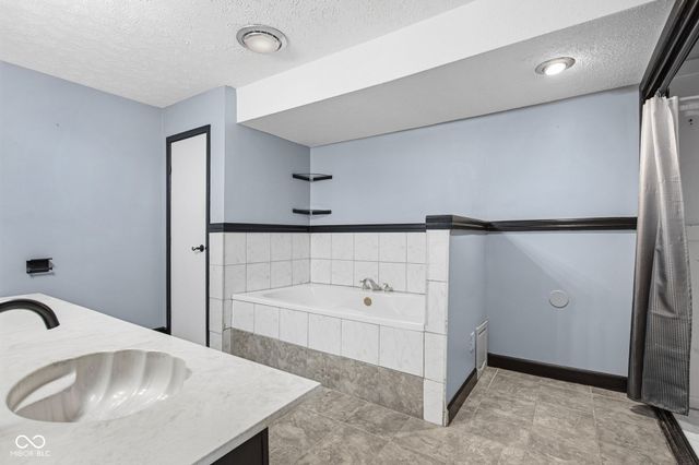 4404 Devon Lake Road, Indianapolis, IN 46226