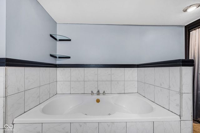 4404 Devon Lake Road, Indianapolis, IN 46226