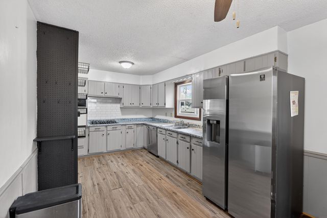 320 NW 6th Avenue, Waverly, IA 50677