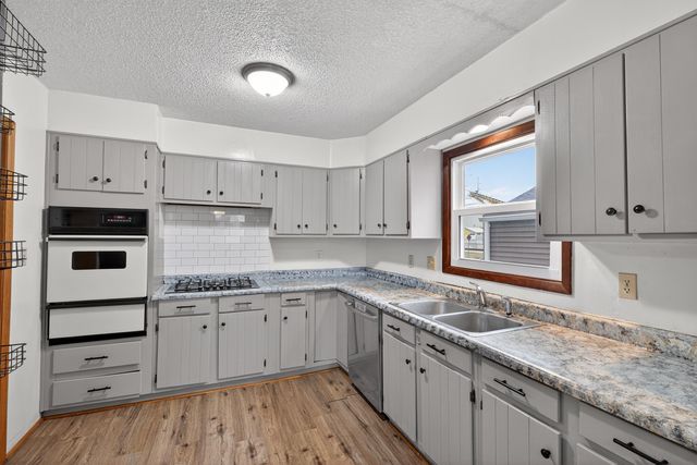 320 NW 6th Avenue, Waverly, IA 50677