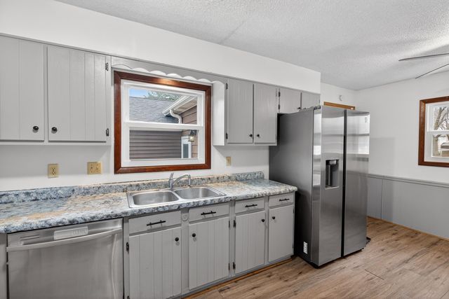 320 NW 6th Avenue, Waverly, IA 50677