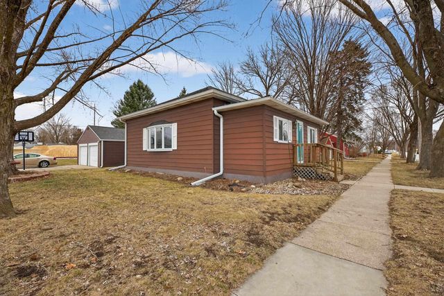 320 NW 6th Avenue, Waverly, IA 50677