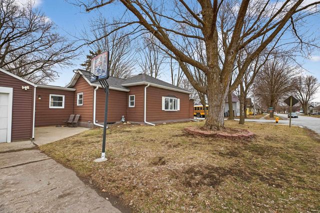 320 NW 6th Avenue, Waverly, IA 50677