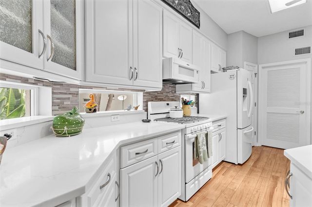3354 SAINT LUCIA COURT, Tavares, FL 32778