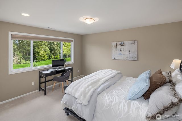 6606 Fairway Avenue SE, Snoqualmie, WA 98065