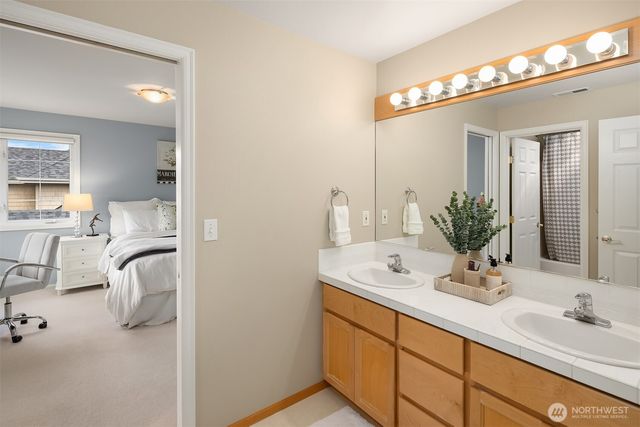 6606 Fairway Avenue SE, Snoqualmie, WA 98065
