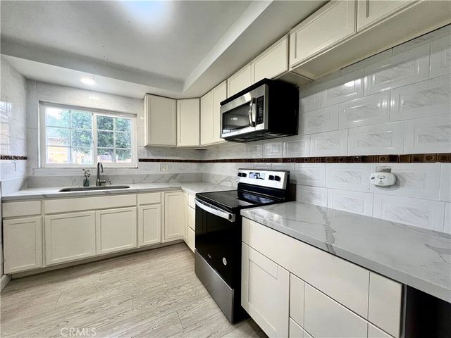 624 S Sullivan 15D, Santa Ana, CA 92704