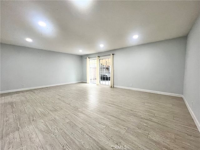 624 S Sullivan 15D, Santa Ana, CA 92704