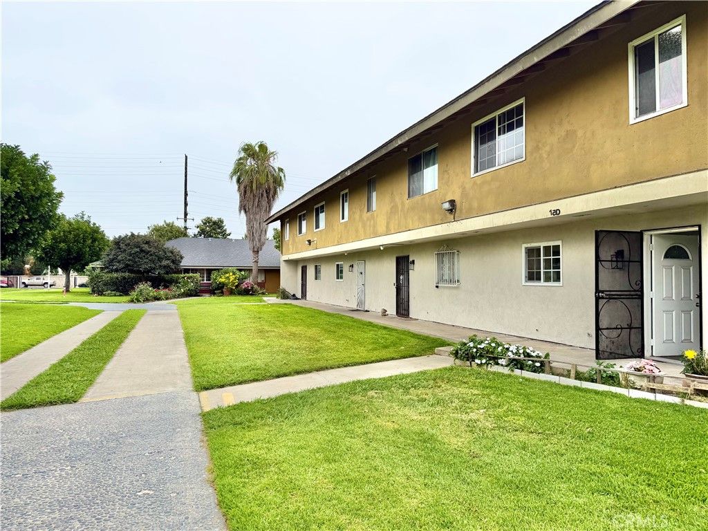 Image 10 of property listing at 624 S Sullivan 15D, Santa Ana, CA 92704