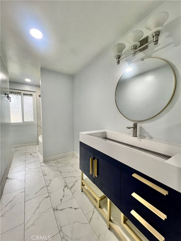 Image 4 of property listing at 624 S Sullivan 15D, Santa Ana, CA 92704