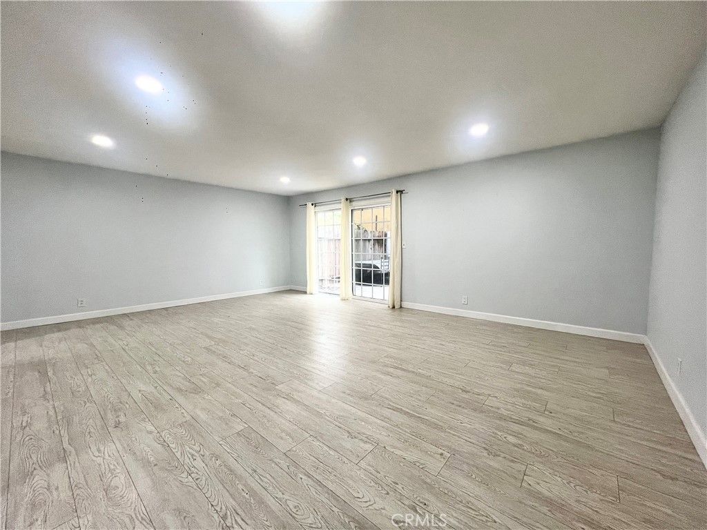 Image 7 of property listing at 624 S Sullivan 15D, Santa Ana, CA 92704