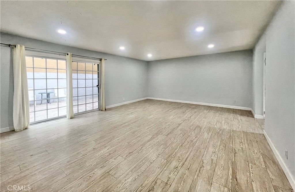 Image 8 of property listing at 624 S Sullivan 15D, Santa Ana, CA 92704