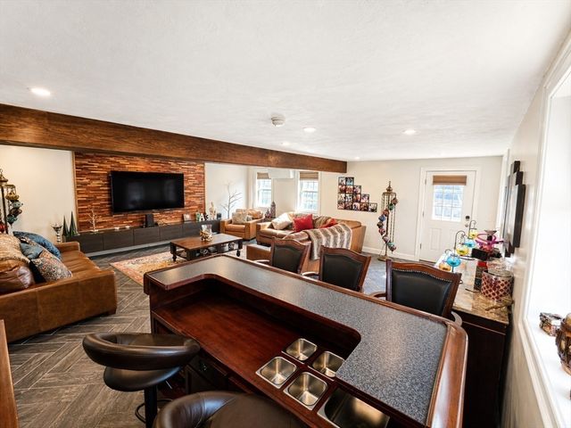 124 N Walker Street, Taunton, MA 02780