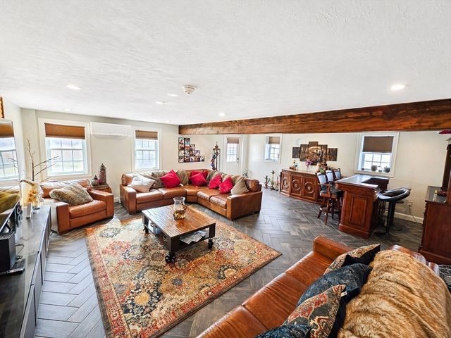 124 N Walker Street, Taunton, MA 02780