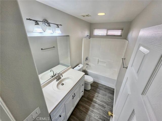 15354 Kiamichi Rd, Apple Valley, CA 92307