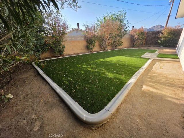 15354 Kiamichi Rd, Apple Valley, CA 92307