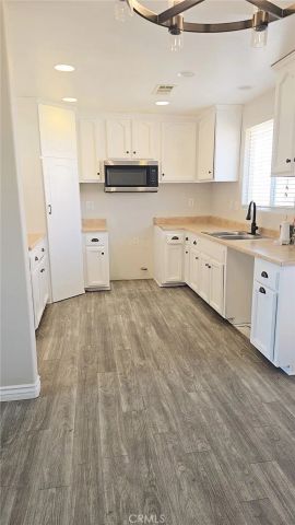 15354 Kiamichi Rd, Apple Valley, CA 92307